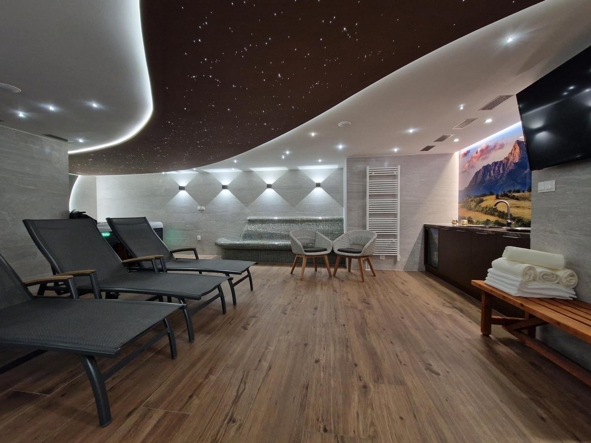 Budinski Apartmany & Wellness Липтовски-Микулаш Экстерьер фото